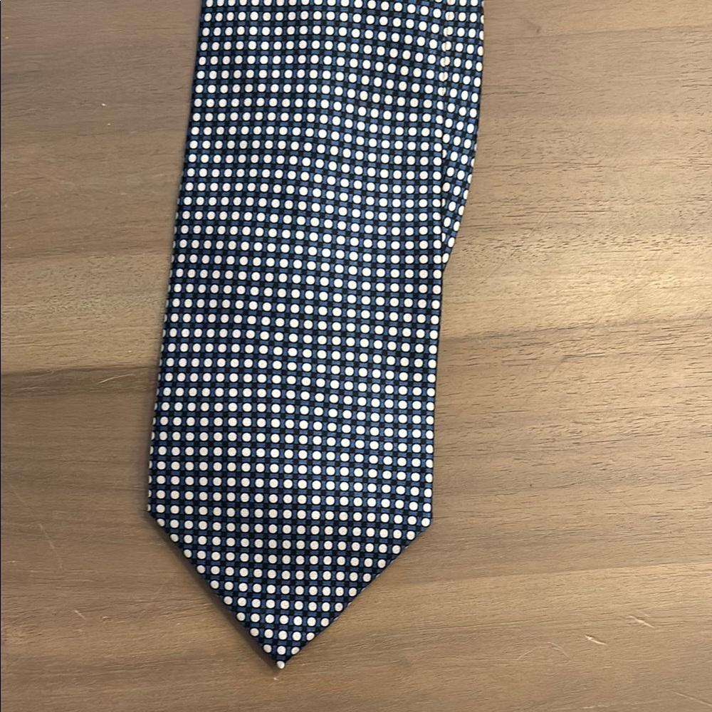 Tongue Tied Silk tie